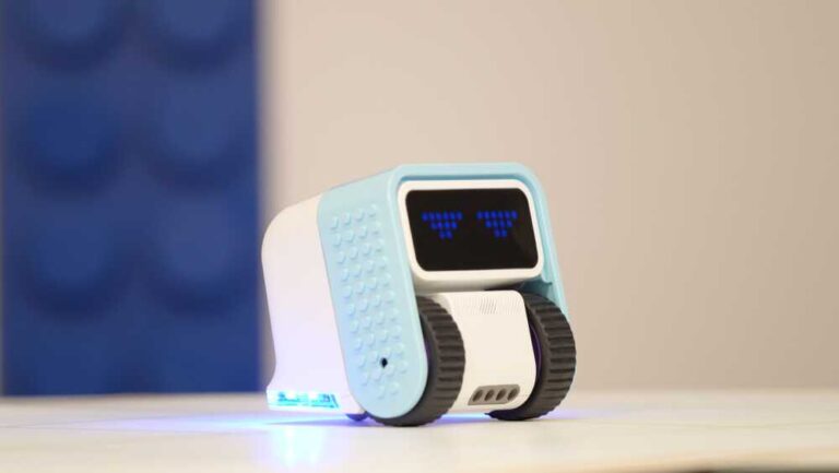 Yerli Eğitim Robotu zBot ‘u Tanıyalım!